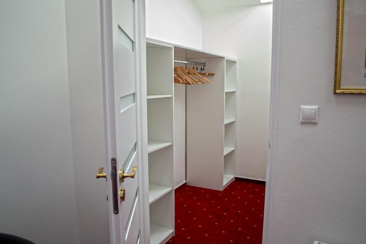 Penzion Rosel Nové Zámky Zewnętrze zdjęcie